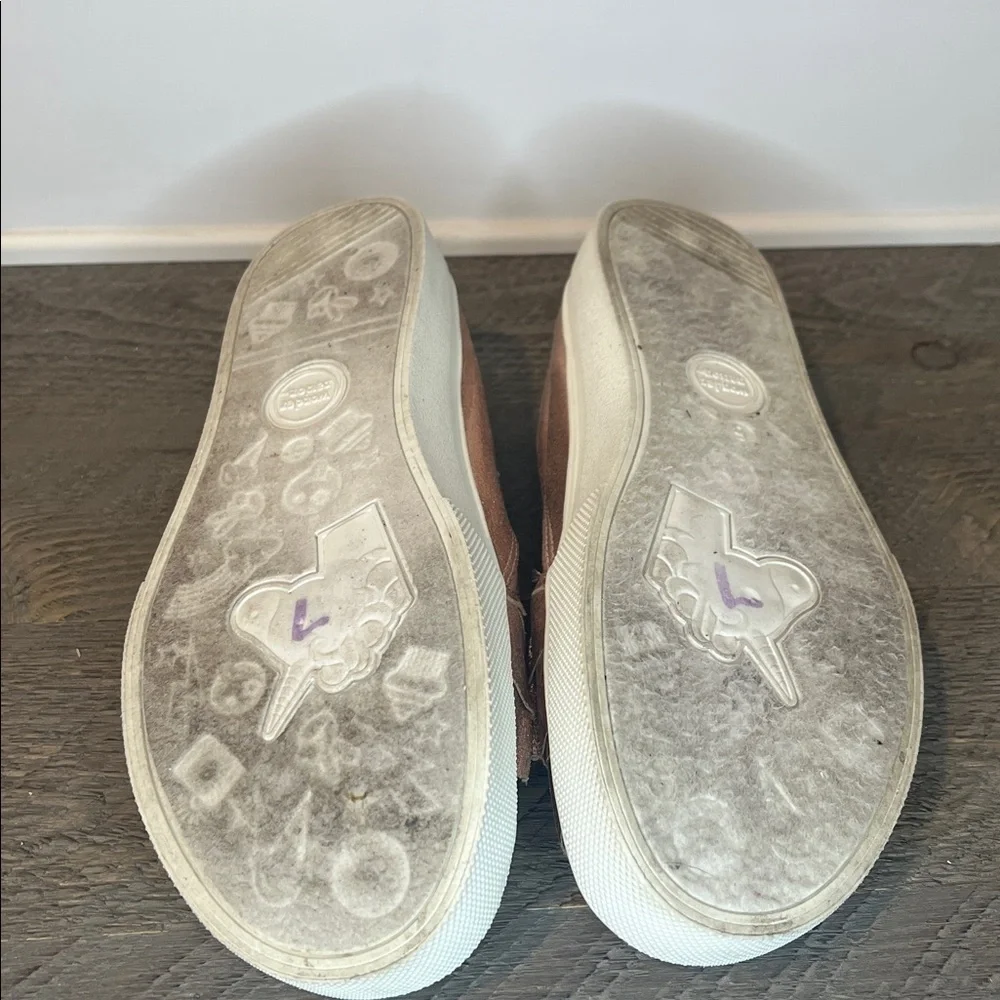 Wonder‎ Nation Rose Gold and White Girls Sneakers with Ruffled Design - Size 5